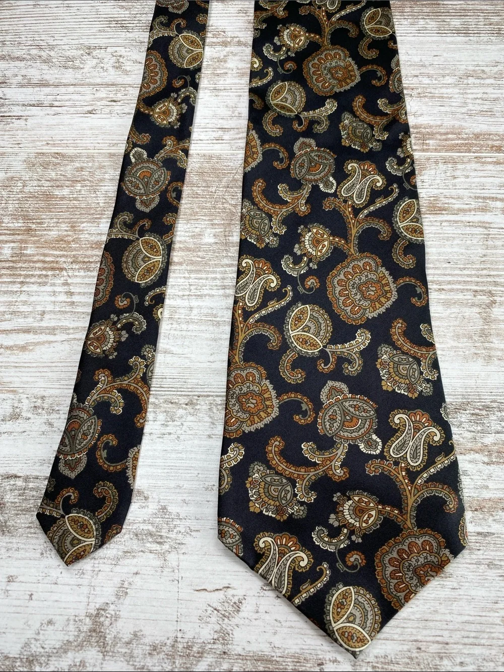 Vintage Gino Pompeii Italian Silk Tie Black Paisley Floral Necktie USA 55x4